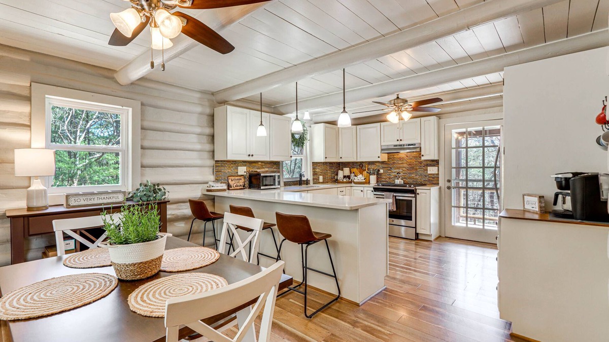 Hiawassee Cabin | Dog-Friendly Hiawassee Cabin Near Lake & Hiking