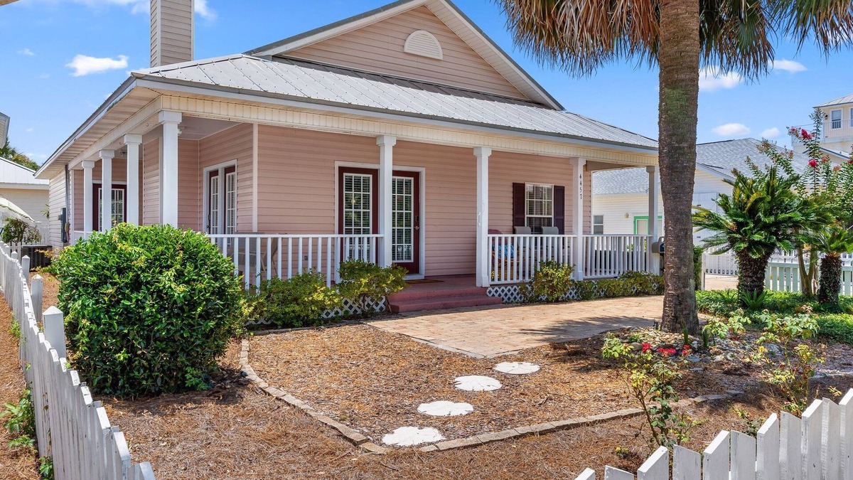 Clipper Cove House | Dog Friendly Home Close to the Beach