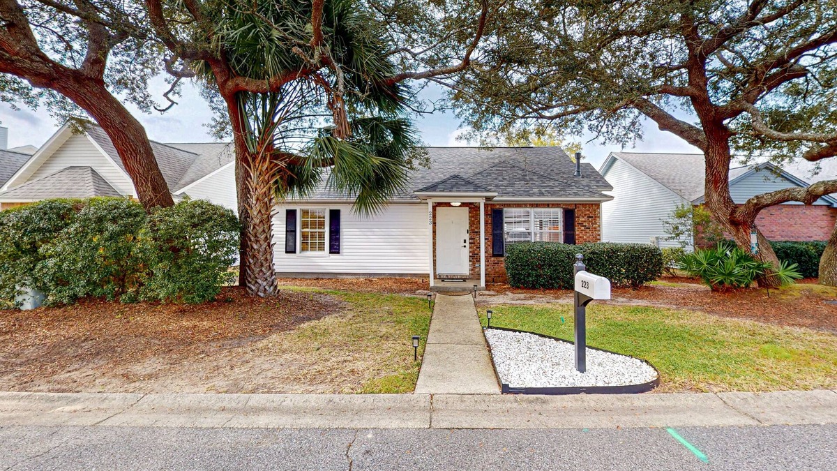 Niceville House | Dog-friendly home near Destin, golf, & sports courts with fireplace, grill, W/D
