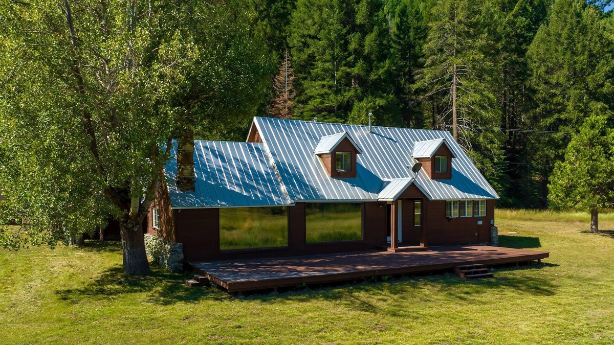 Sloat House | Dog-friendly home on 200 acres with meadow/forest views & river access