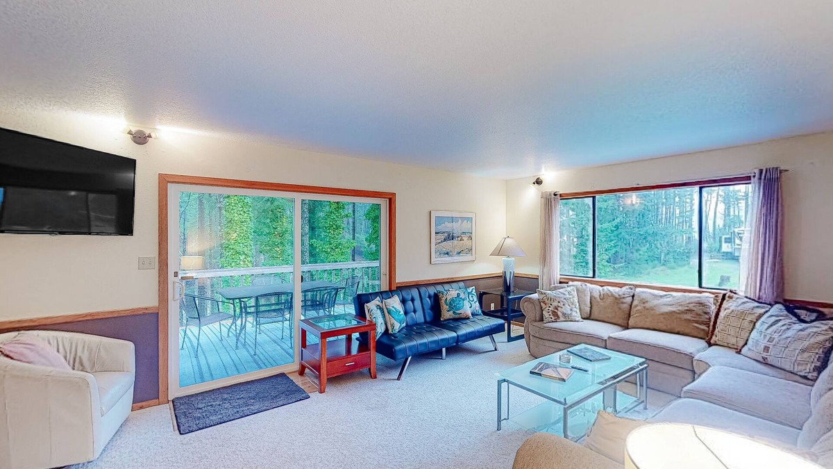 Port Orford House | Dog-friendly home with deck & pellet stove - half a mile to the beach