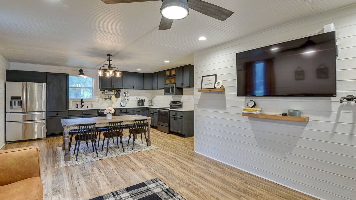 Midlothian House | Dog-Friendly Home w/Yard & Fire Pit in Midlothian
