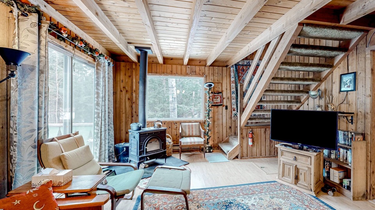 Wilmington House | Dog-friendly home with woodstove & W/D - next to golf course and near skiing