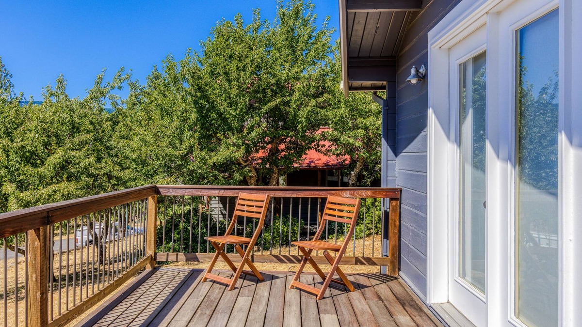 Mosier House | Dog-friendly home with amazing river views, shared pool, deck, grill, fireplace