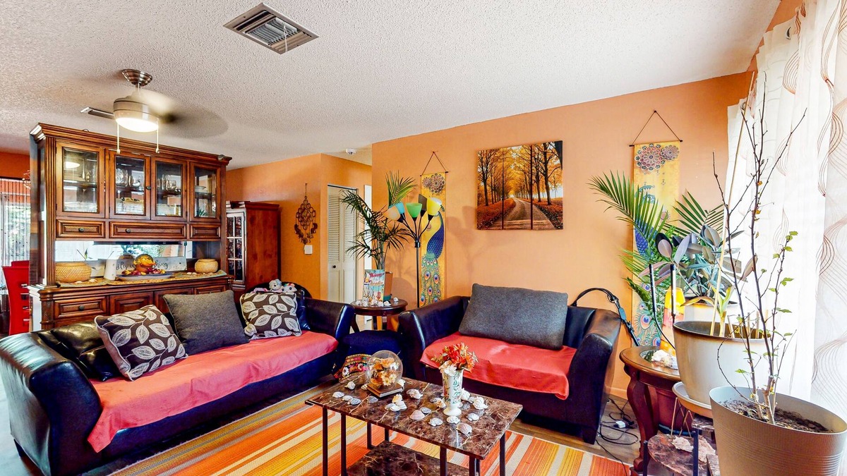 Ocala House | Dog-friendly home with covered front patio, streaming, washer/dryer, fast WiFi