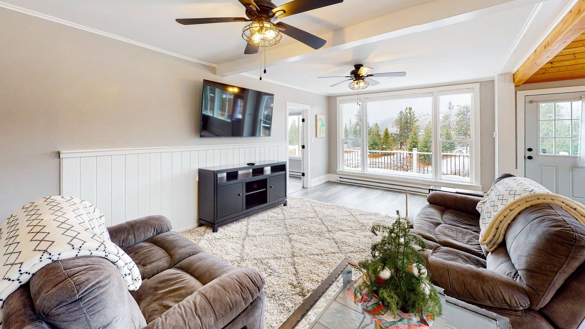 Hope House | Dog-friendly home with gorgeous mountain view, large deck/yard & woodstove