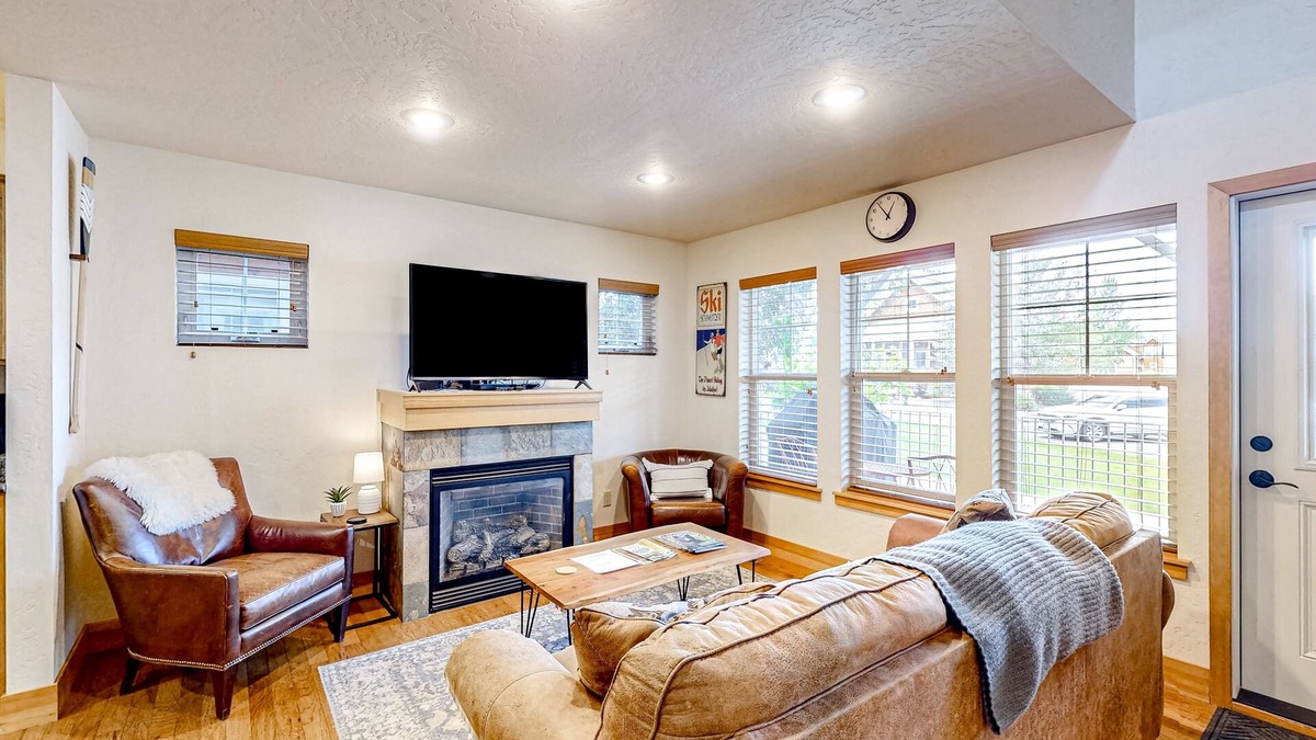 Dover House | Dog-friendly home with patio, grill, fireplace, streaming, washer/dryer & AC