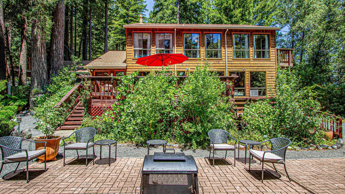 Cazadero House | Dog-friendly home with a hot tub, deck, grill & washer/dryer - golf nearby
