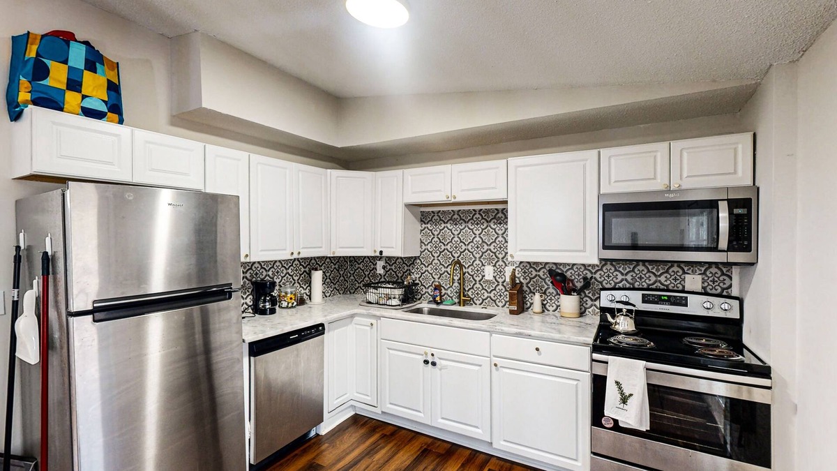 Harbison House | Dog-friendly home with backyard, hammock, close to shopping and dining