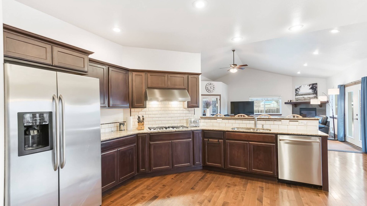 Laclede House | Dog-friendly home with deck, fenced yard, & firepit - walk to Lake Pend Orielle