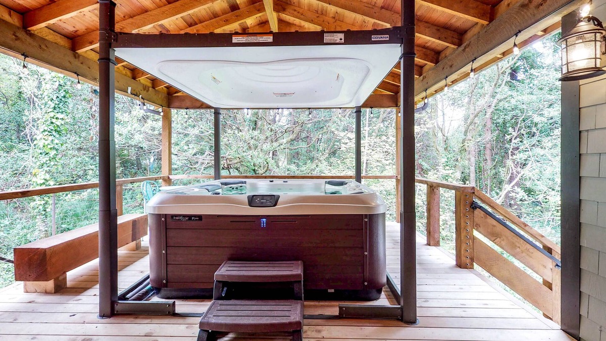 Port Orford House | Dog-friendly home with private hot tub and space for a large group