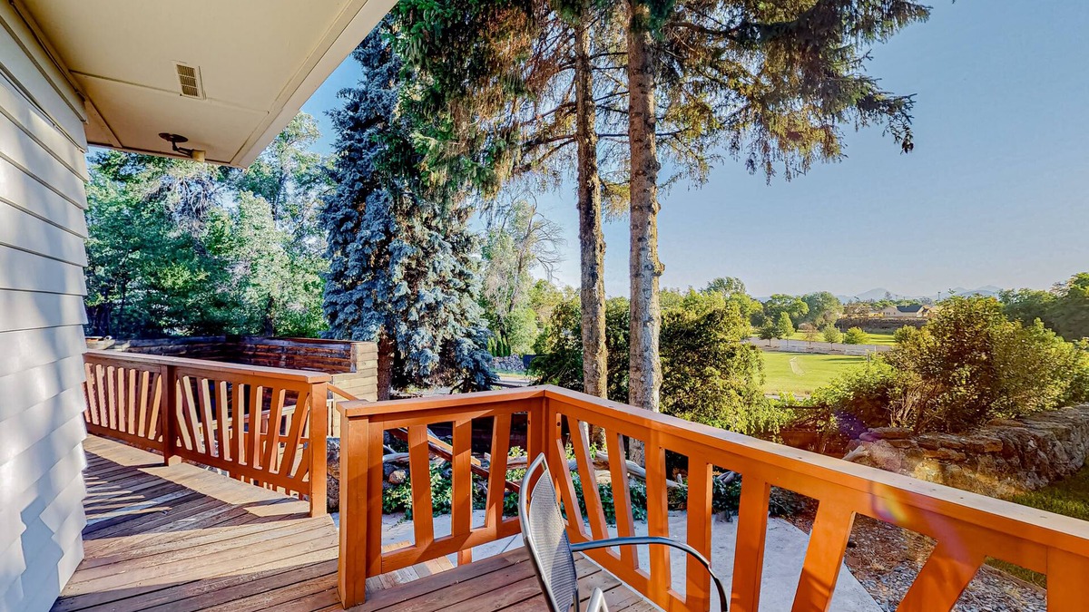Redmond House | Dog-friendly home with great deck, firepit - walk to shops & dining