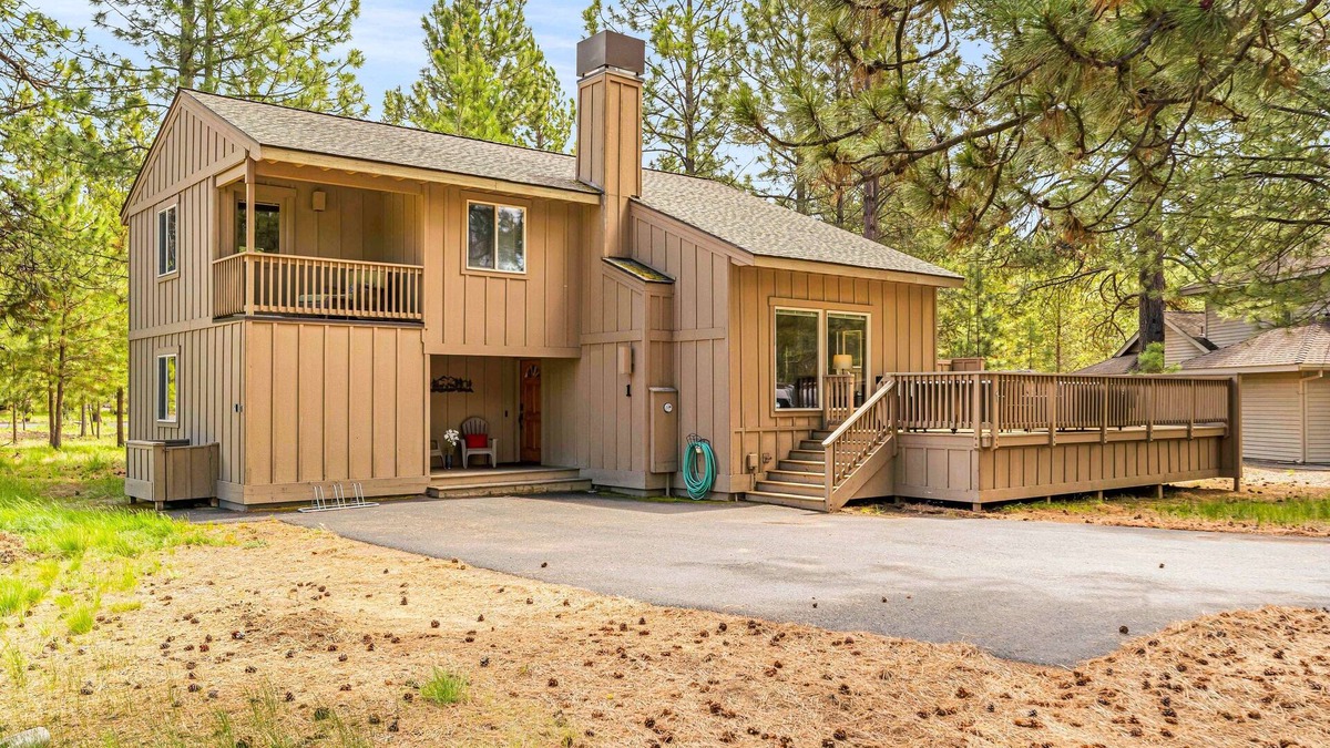 Overlook Park House | Dog-friendly home with private hot tub, pool access, & central AC - SHARC passes