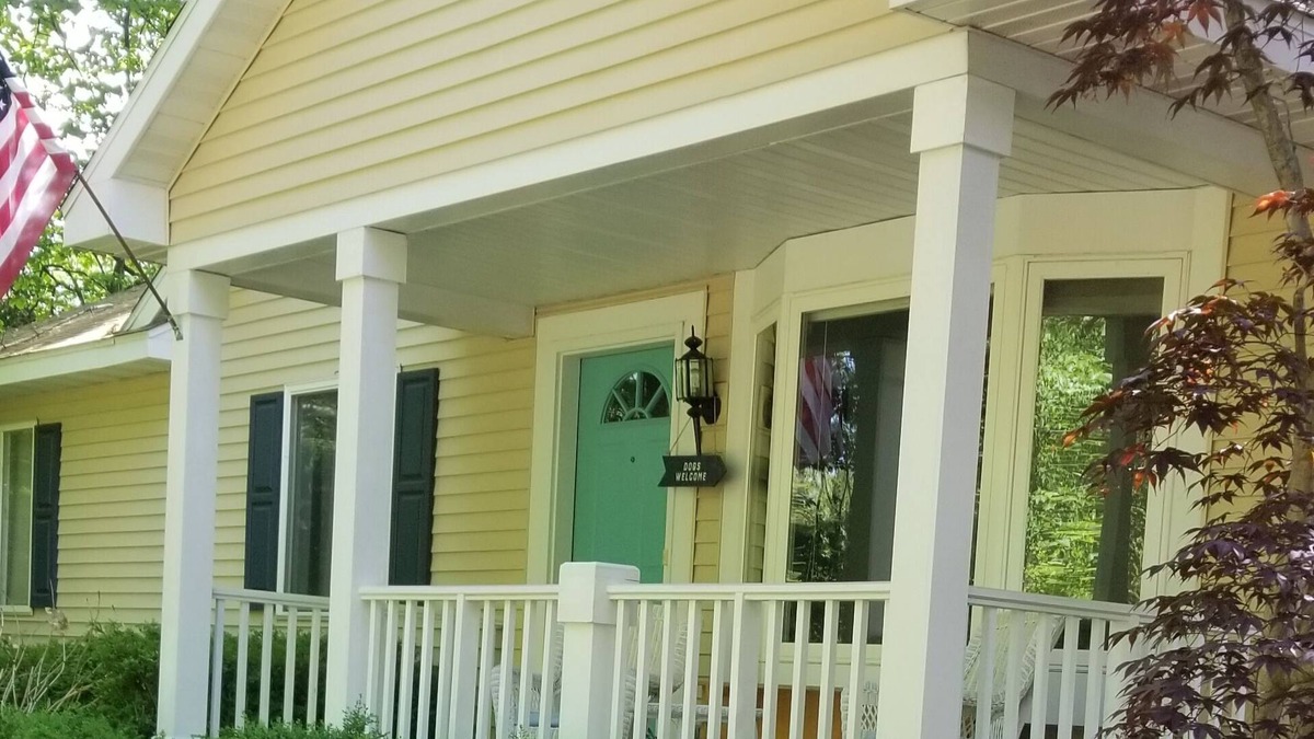 Shorewood-Tower Hills-Harbert House | DOG FRIENDLY! HOTUB! WARREN DUNES