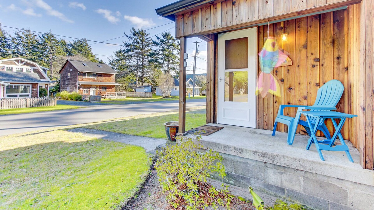 Cannon Beach Cabin | Dog-Friendly House with Entertainment and Yard - Close to Beach and Downtown