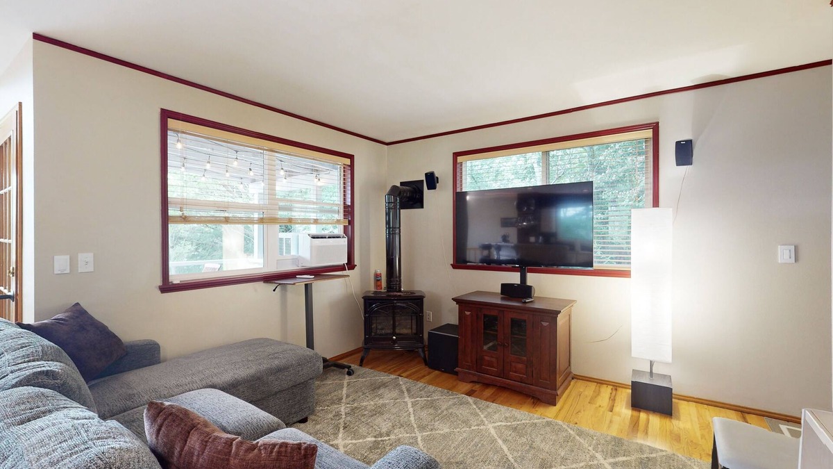 Retsil House | Dog-friendly house w/enclosed yard, dedicated workspace, gas grill, W/D