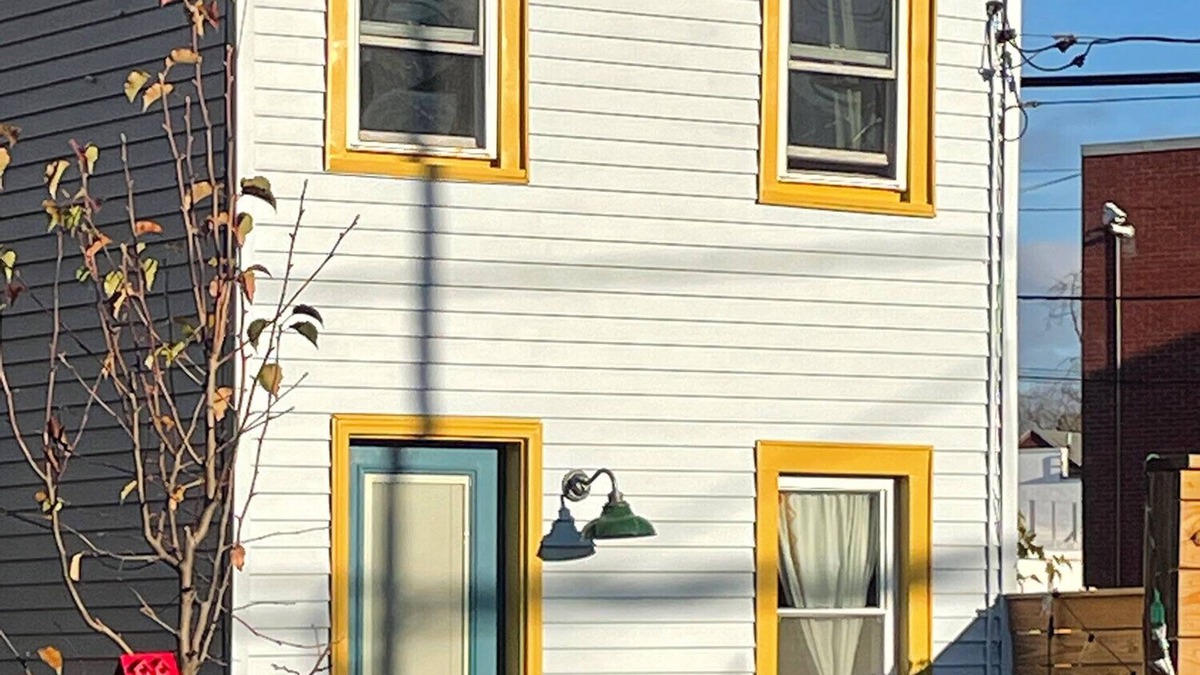 Kingston House | Dog friendly house with fenced yard in Kingston's Midtown Arts District