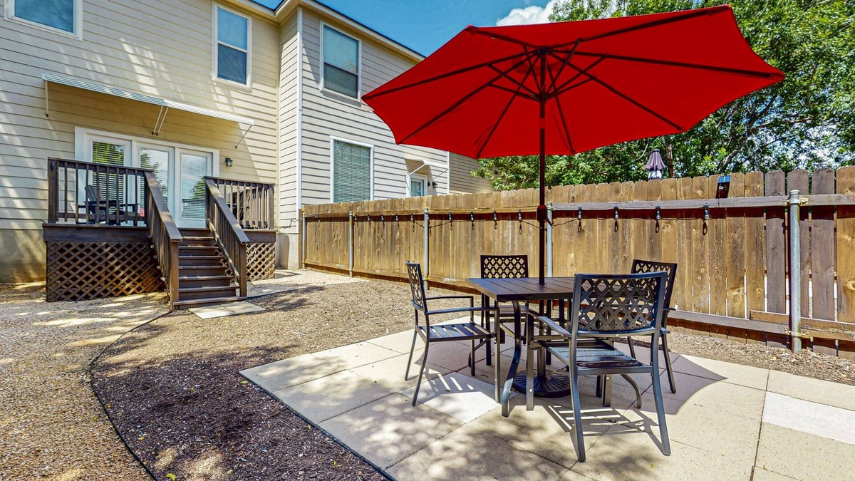 West Congress House | Dog-friendly house with enclosed backyard, W/D, close to Downtown Austin
