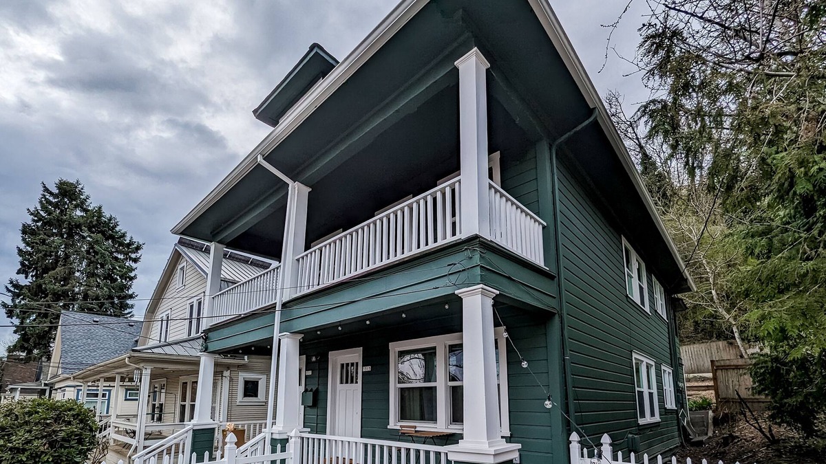 Johns Landing House | Dog-friendly ideally located home with mountain views & yard - blocks from river