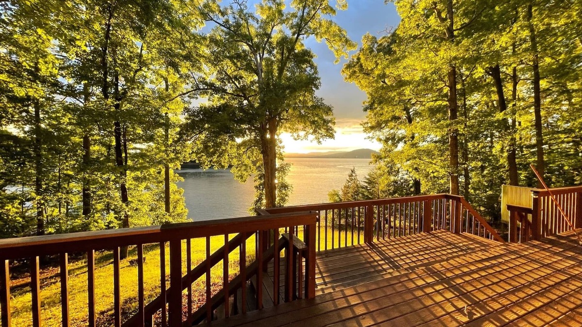 Jefferson City House | Dog Friendly Lakefront Cabin with Amazing Sunset Views & New Boat dock.