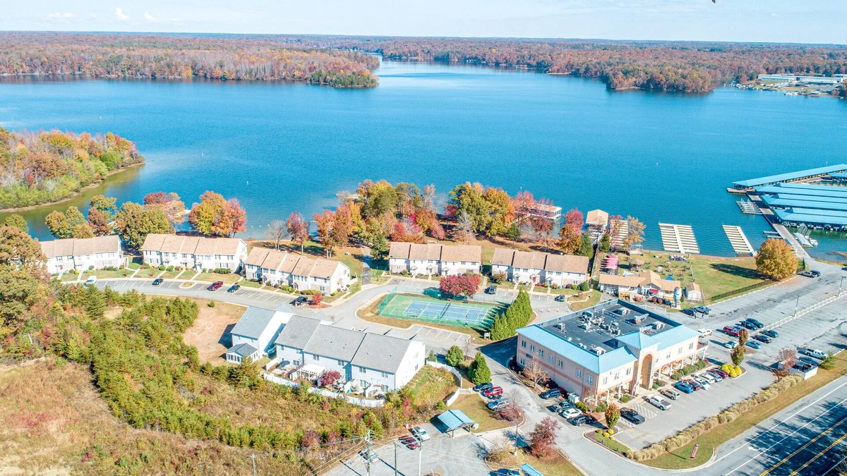 Mineral House | Dog-friendly lake-view townhome with firepit, grill, kayaks, tennis, AC, & W/D