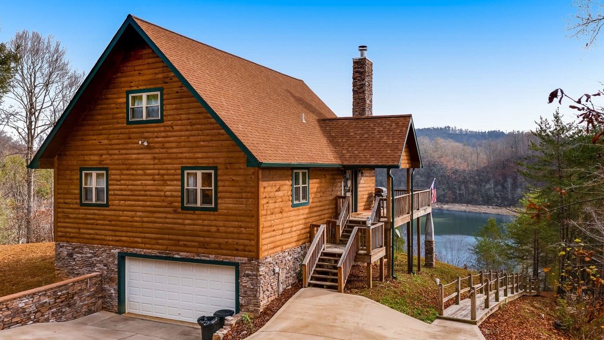 New Tazewell House | Dog-friendly lakefront house with hot tub, central AC, & mountain view