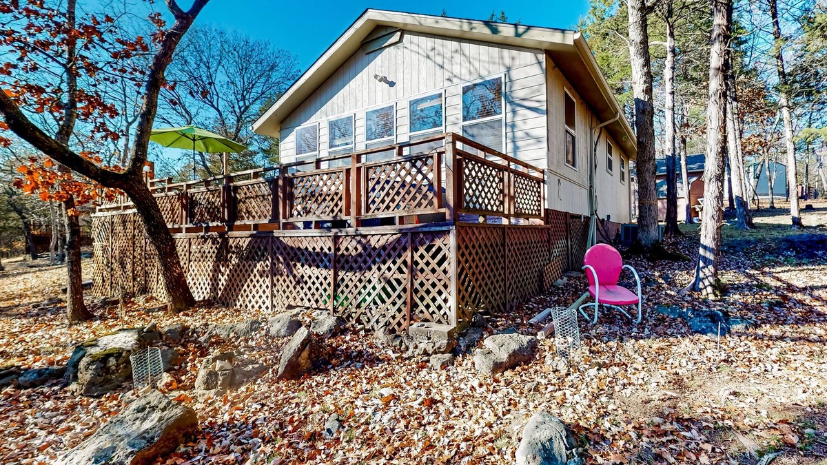 Eagle Rock House | Dog-friendly lakefront getaway with a firepit, large deck, & washer/dryer