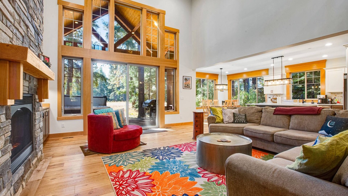 Cle Elum House | Dog-friendly lodge with hot tub, beautiful setting, Ping-Pong & air hockey