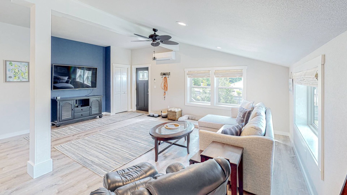 Anacortes Apartment | Dog-friendly loft with beautiful water views, firepit, and enclosed yard
