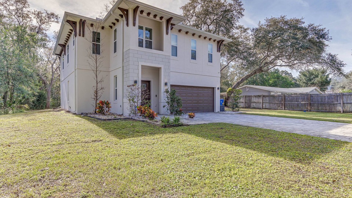 Bearss Plaza House | Dog-Friendly Lutz Family Home w/Large Yard!