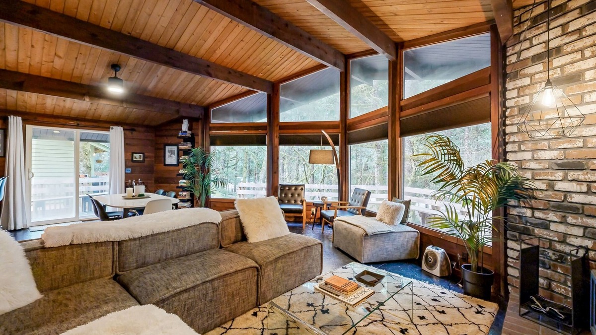 Rhododendron House | Dog-friendly, mid-century forest cabin with hot tub, firepit & great location