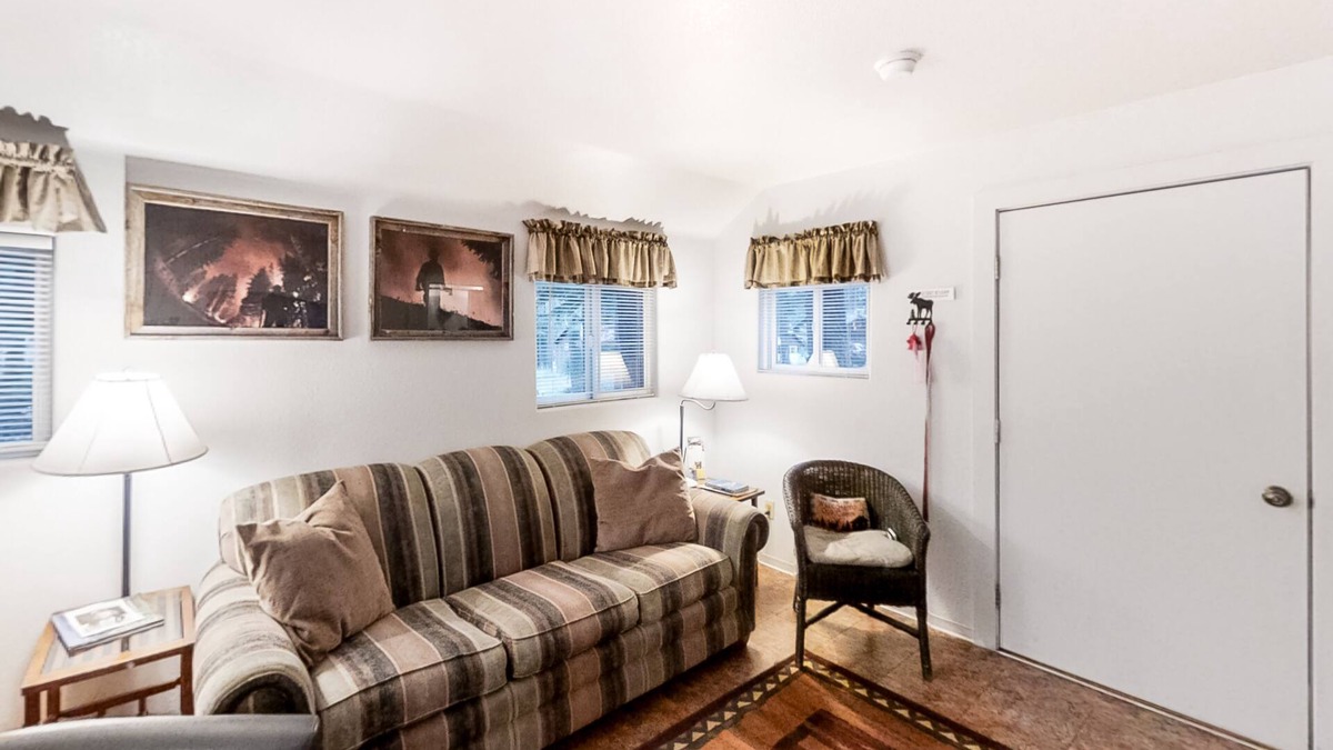 Joseph House | Dog-friendly mountain-view cabin in walkable locale with deck & grill