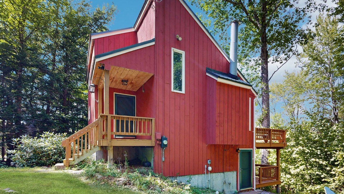 Thornton House | Dog-friendly mtn-view home with 2 hot tubs, pools, tennis, sandy pond, gym, BBQ