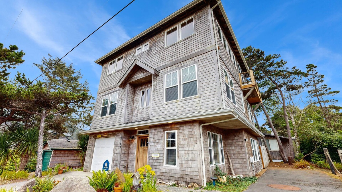 Neskowin House | Dog-friendly Neskowin Village home w/ocean views, private hot tub, & patio
