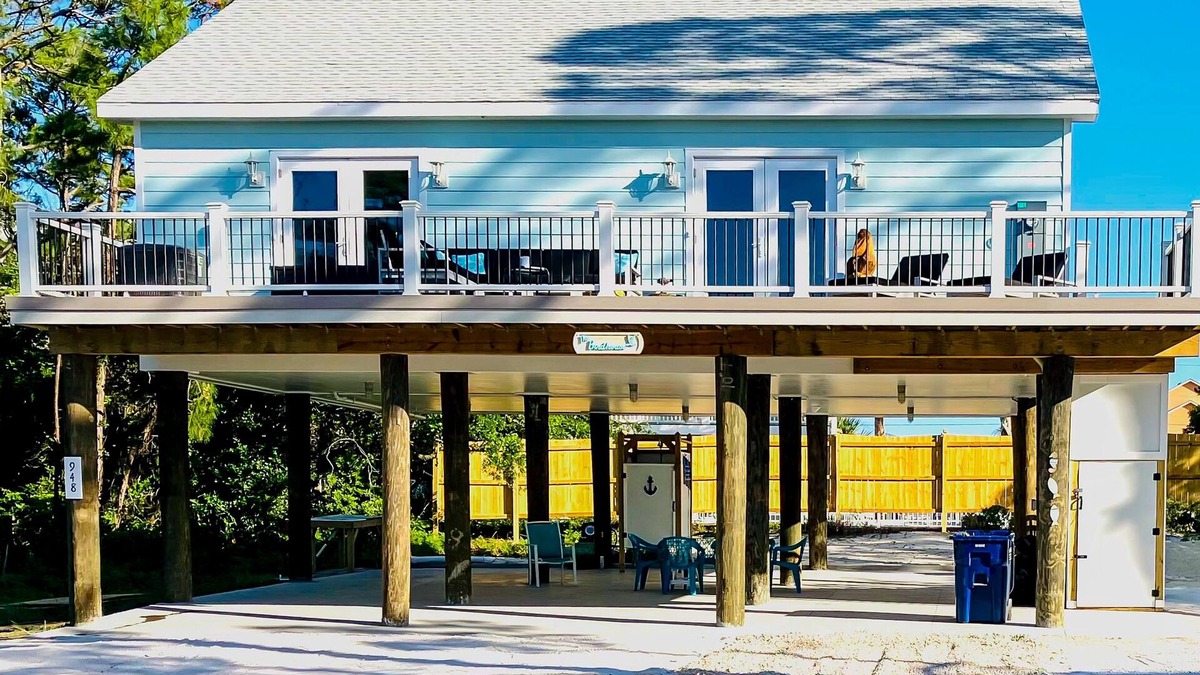 East End House | Dog-friendly ocean-view house with central AC & washer/dryer - snowbird-friendly