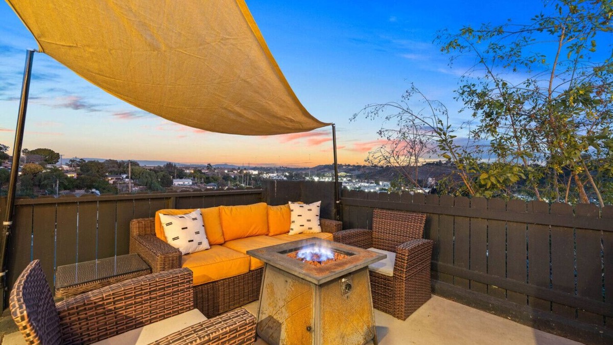 Loma Alta House | Dog-Friendly Oasis: Hot Tub, AC & Game Room