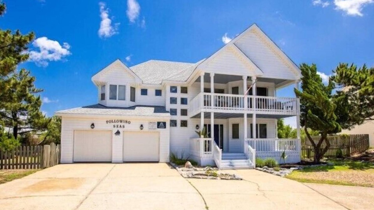 Sandbridge House | Dog Friendly-Oceanview, 3 BD 2.5 BTH w/Private Pool & Hot Tub