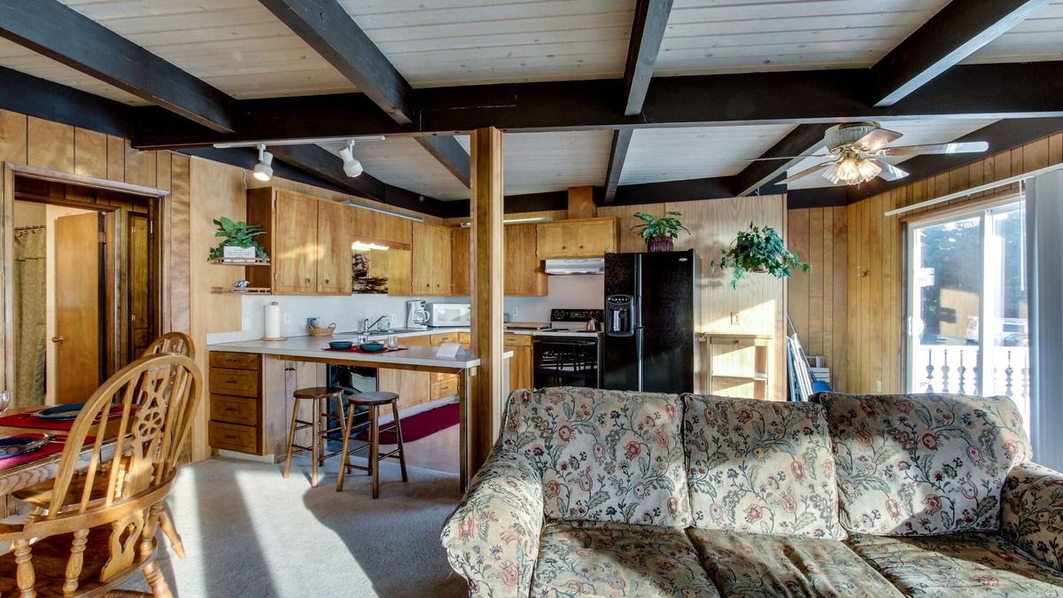 Otter Rock House | Dog-Friendly Oceanfront Suite with Views of Pacific & Easy Beach Access