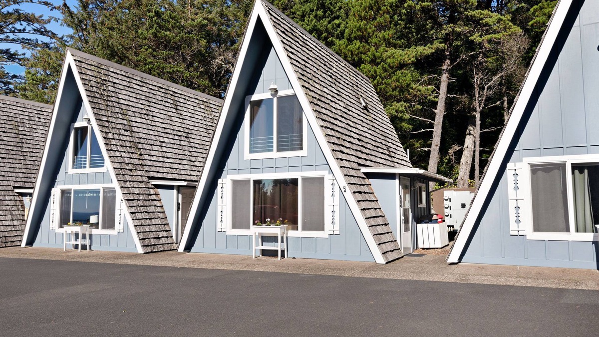 Otter Rock Ski Chalet | Dog-Friendly Oceanfront Chalet with Views of Pacific