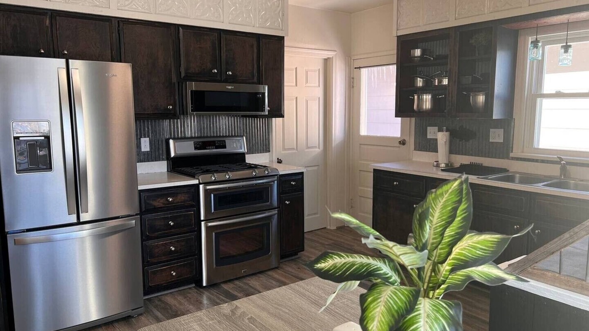 Windsor House | Dog Friendly ~ Old Town Windsor ~ Locust Abode