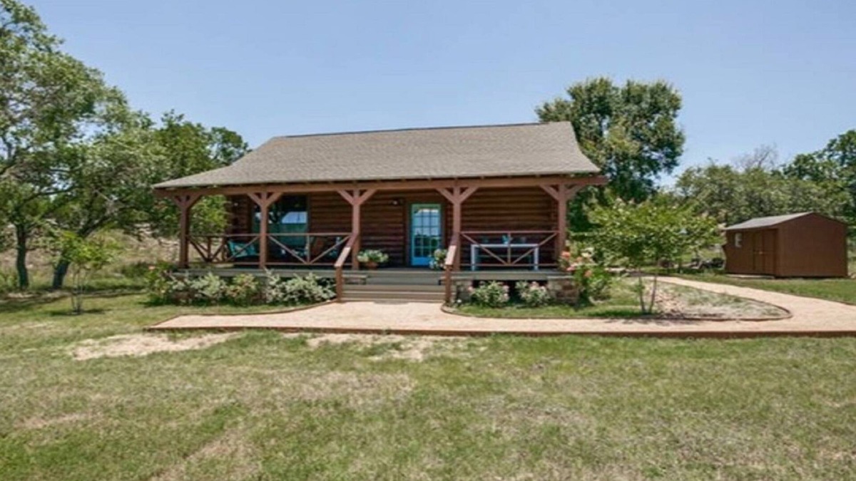 Boerne Cabin | Dog Friendly Private Luxury Cabin in The Texas Hill Country.