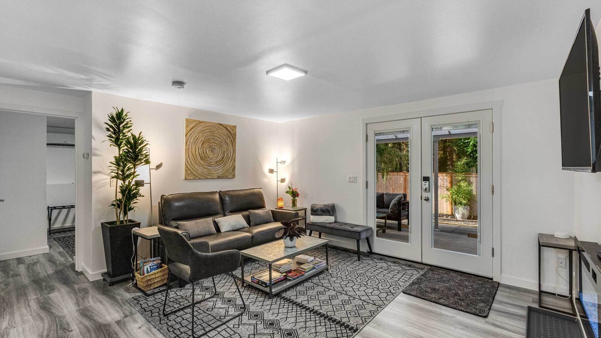 Education Hill Apartment | Dog-Friendly Redmond Area Home with Fenced Yard!