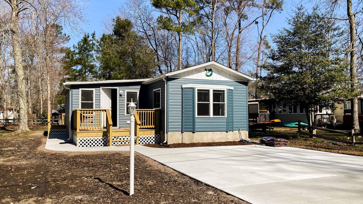 Frankford House | Dog-friendly renovated Plantation Park home with deck, grill, W/D, & AC