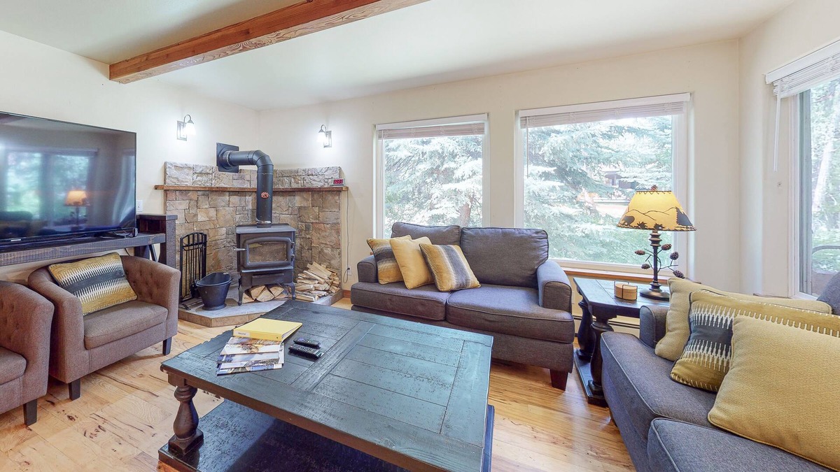 Durango - Purgatory House | Dog-friendly riverfront home with ping-pong, grill, EV charger, fast WiFi & W/D