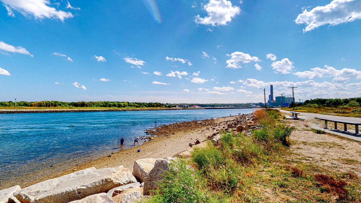 Sagamore Beach Cottage | Dog-friendly Sagamore Beach cottage with a full kitchen, yard, & gas grill