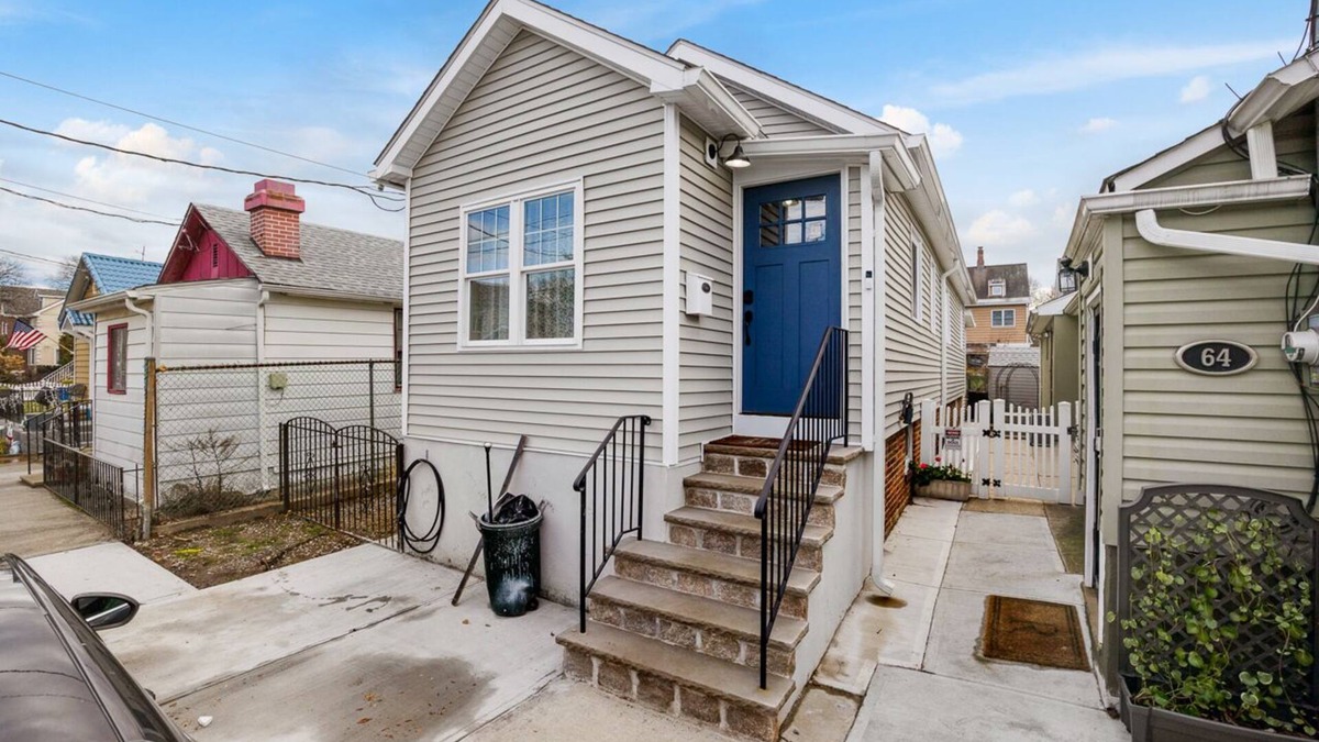 Usmma House | Dog-friendly Single-Family Home w Fenced Yard Washer, Dryer in NYC's "Nantucket"