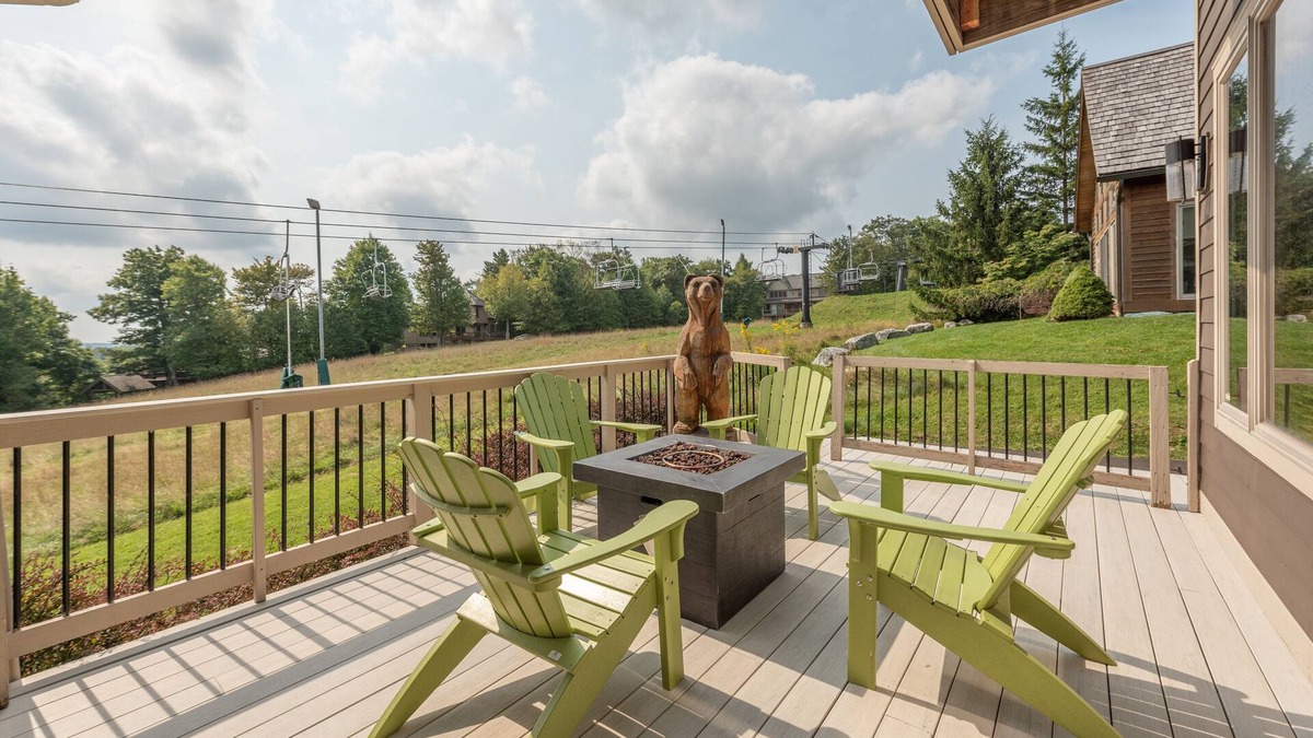 McHenry House | Dog Friendly Ski-In/Out Chalet w/Views & Hot Tub