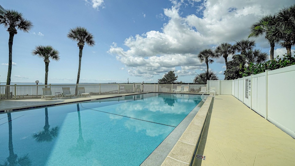 Port Charlotte Condo | Dog-Friendly, Snowbird Escape - Pool, Private Beach Access & Gulf Access Dock