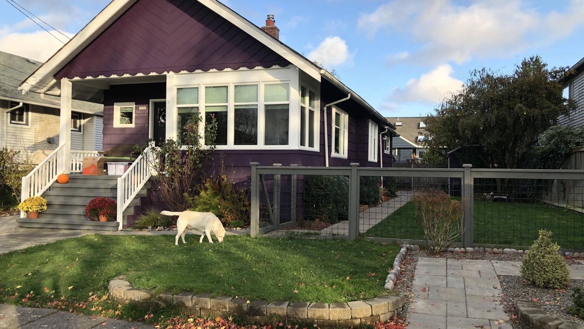 North Admiral Apartment | Dog friendly space in West Seattle for up to 4 people.