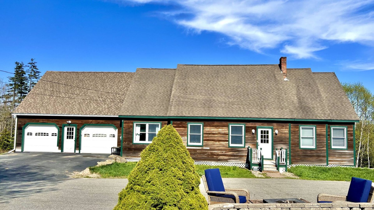 Vinalhaven House | Dog friendly, Spacious home, Steps from the Quarry and close to everything